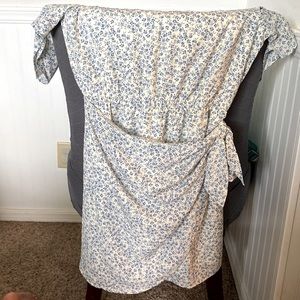 NWOT SZ Med Cream White with Blue Flowers Short Sleeve Summer Dress 👗!